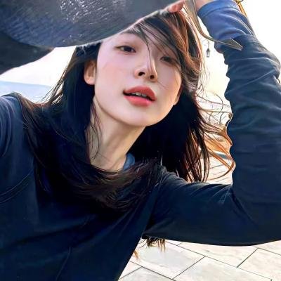 沉默与谎言封面